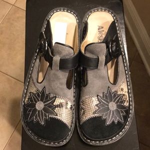 Alegria mules